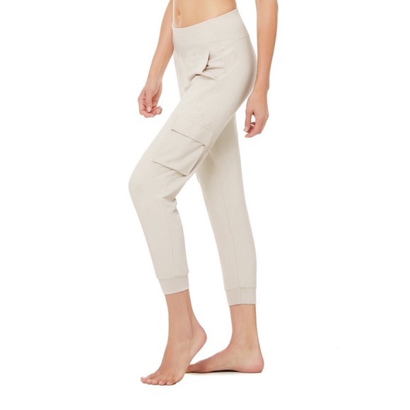 ALO Yoga Pants - ★ ALO yoga High Waist 7/8 Cargo sweatpants - Cream ★